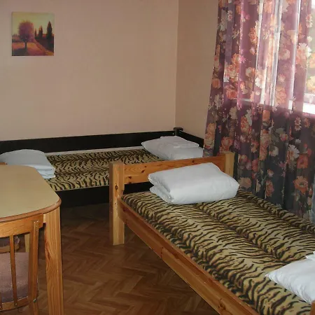 Elizabeth'S Yh Rooms-2
