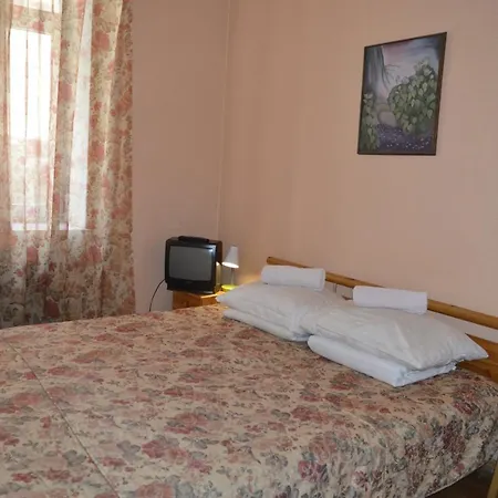 Elizabeth'S Yh Rooms-3